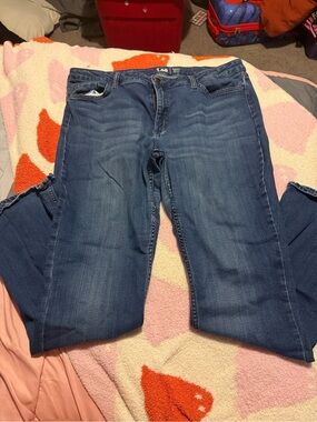 Lee Straight Leg Women's Jeans in Medium Blue Wash